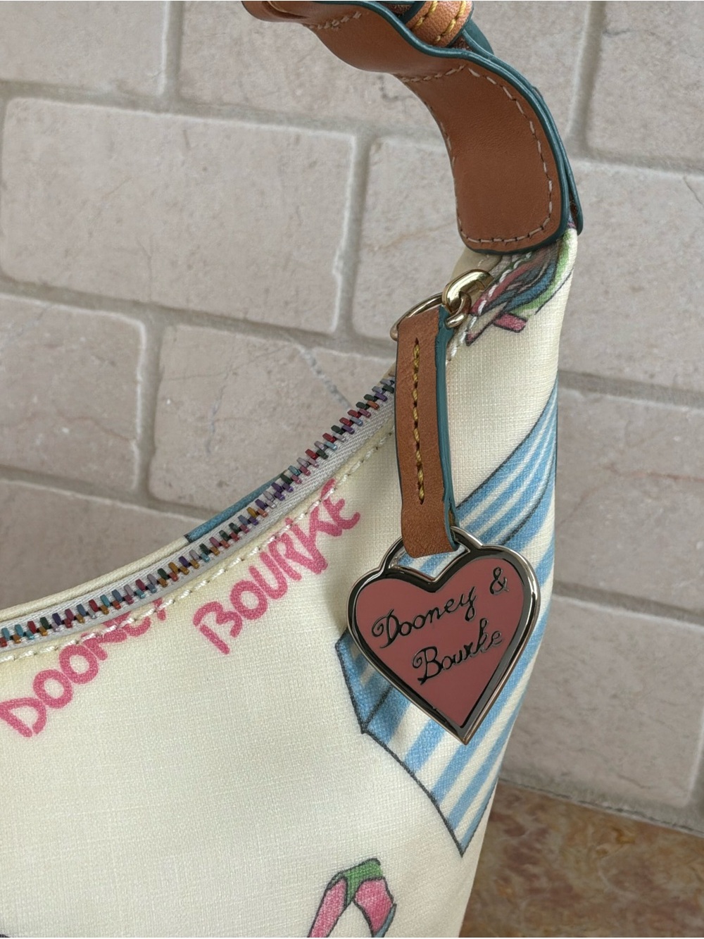 💐 Vintage Dooney & Bourke Miami Beach Print Mini Hobo Bag Rainbow Zip K7782623 - Picture 3 of 13